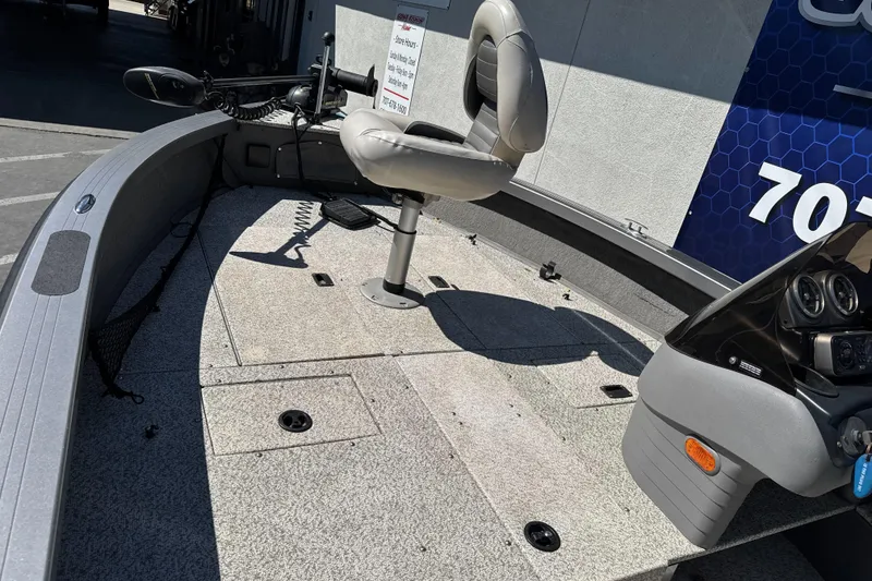Slide: The Image of 2008 Crestliner 1750 Fish Hawk SC boat interior with seating and control panel. - 11