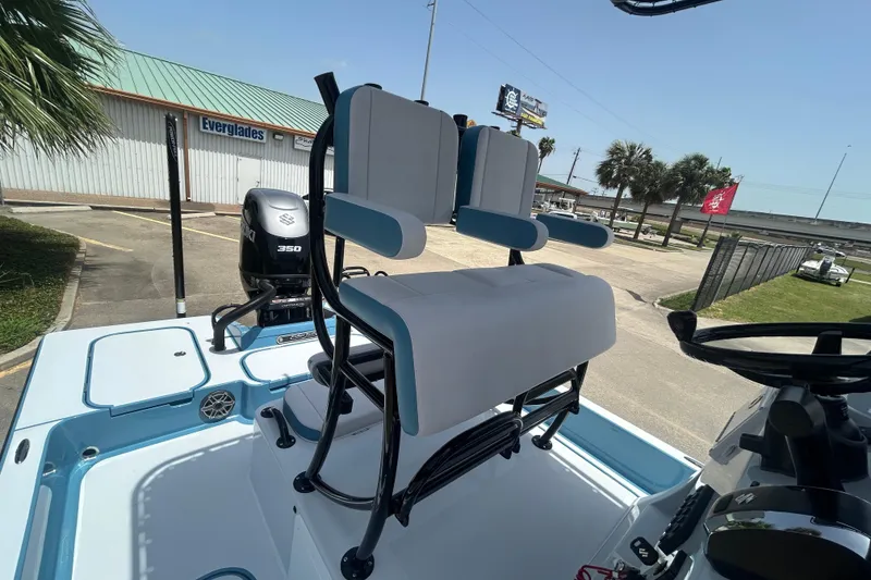 Slide: The Image of 2026 Shallow Sport 25 X3 boat with dual seats and Suzuki 350 engine. - 14