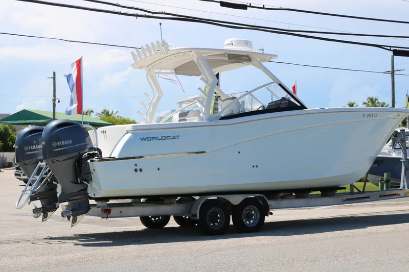 The Image of 2022 World Cat 280 DC-X boat on trailer with Yamaha engines, outdoor display. - 0