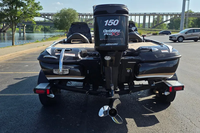 Slide: The Image of 2012 Nitro Z-7 boat with Mercury 150 OptiMax Pro XS engine by a riverside. - 9