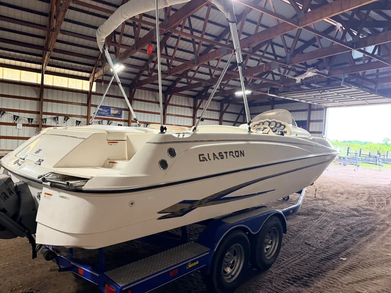 Slide: The Image of Glastron DX215 Deck Boat & 220HP 5.0L Volvo/Penta with Tandem Axle Trailer 2003 - 61