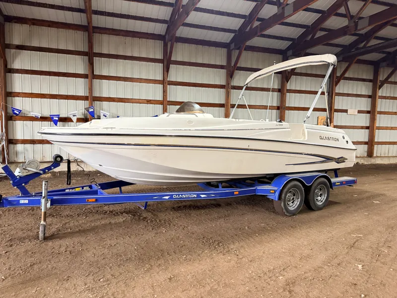 Slide: The Image of Glastron DX215 Deck Boat & 220HP 5.0L Volvo/Penta with Tandem Axle Trailer 2003 - 52