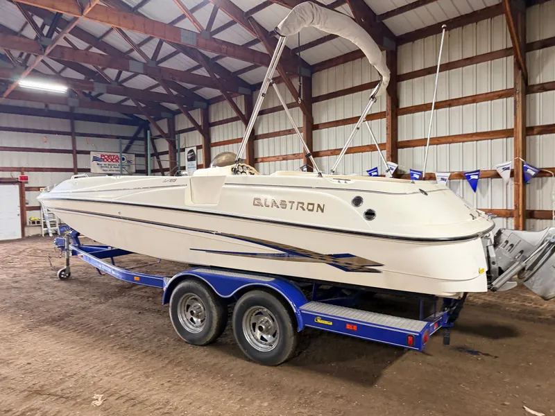 Slide: The Image of Glastron DX215 Deck Boat & 220HP 5.0L Volvo/Penta with Tandem Axle Trailer 2003 - 58