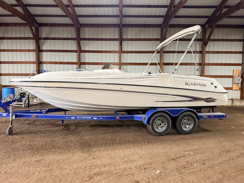 Slide: The Image of Glastron DX215 Deck Boat & 220HP 5.0L Volvo/Penta with Tandem Axle Trailer 2003 - 54