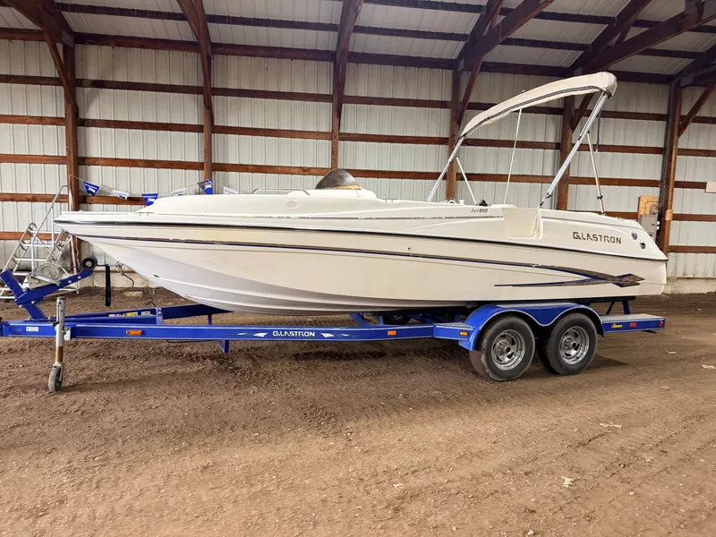 Slide: The Image of Glastron DX215 Deck Boat & 220HP 5.0L Volvo/Penta with Tandem Axle Trailer 2003 - 53