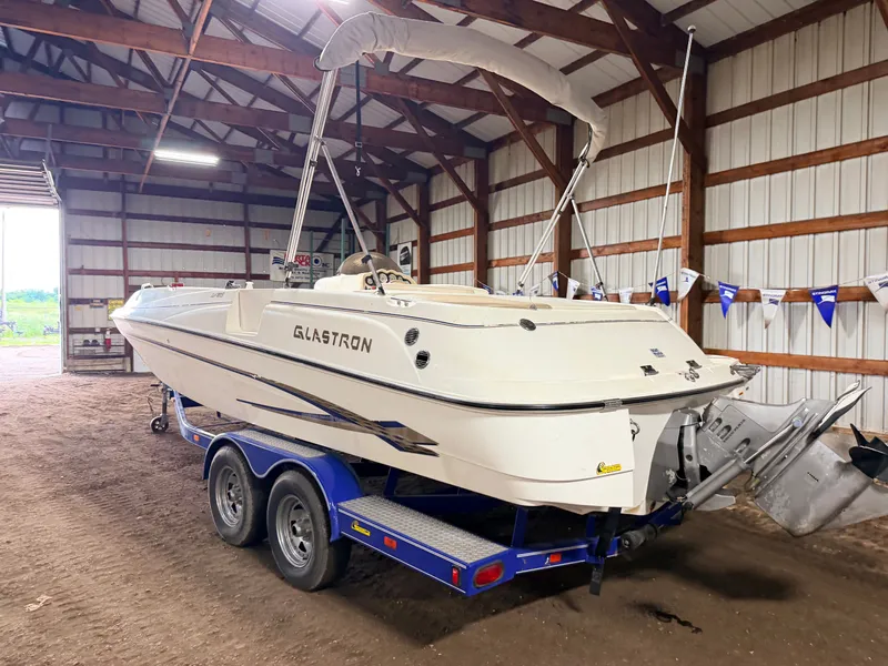 Slide: The Image of Glastron DX215 Deck Boat & 220HP 5.0L Volvo/Penta with Tandem Axle Trailer 2003 - 59