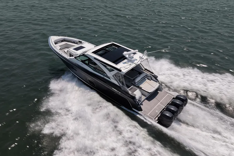 Slide: The Image of 2019 Formula 430 Super Sport Crossover cruising on open water. - 10