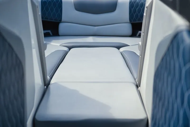 Slide: The Image of Malibu M240 2022 - 19