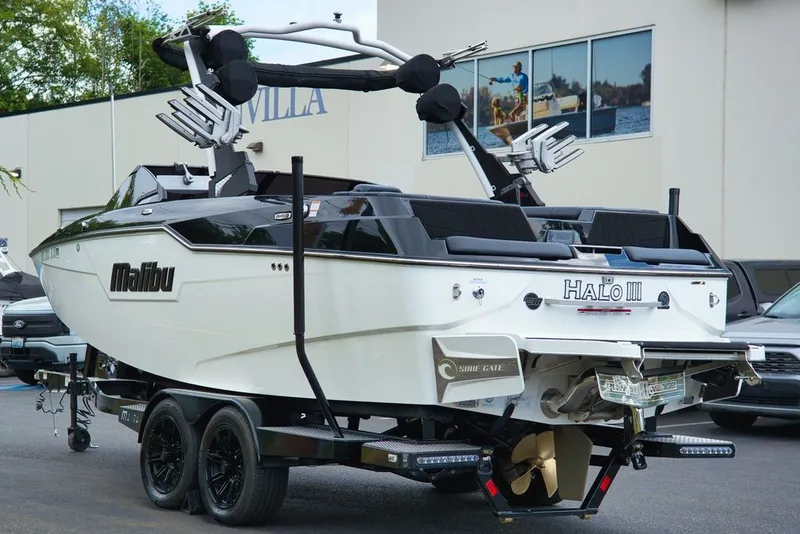 Slide: The Image of Malibu M220 2024 - 7