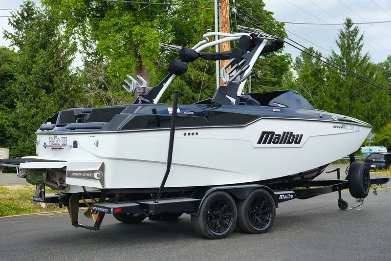 Slide: The Image of Malibu M220 2024 - 5