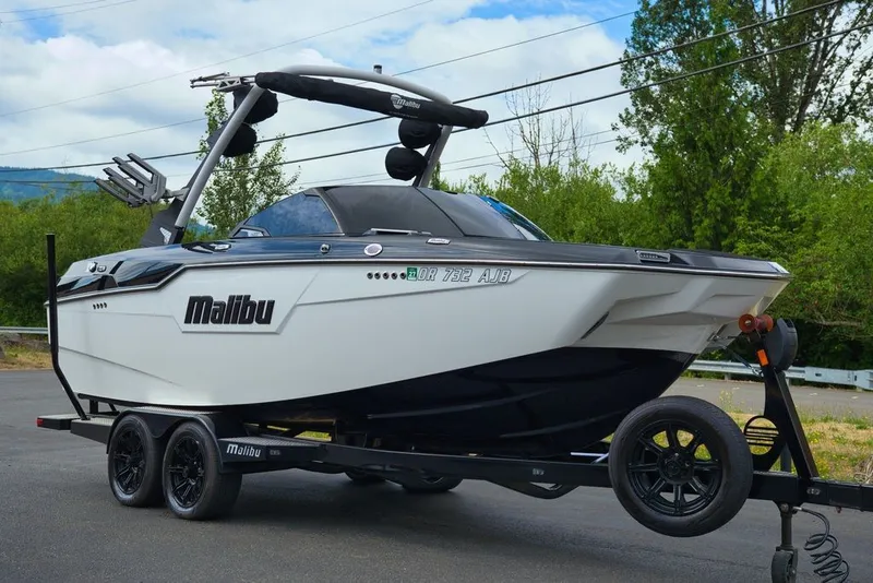 The Image of Malibu M220 2024 - 1