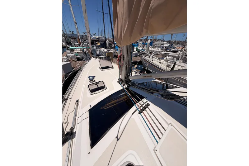 Slide: The Image of Deck view of a 2007 Saga 409 sailboat docked in a marina. - 19