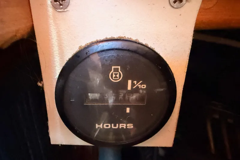 Slide: The Image of Hour meter on a 2007 Saga 409, displaying elapsed engine hours. - 118