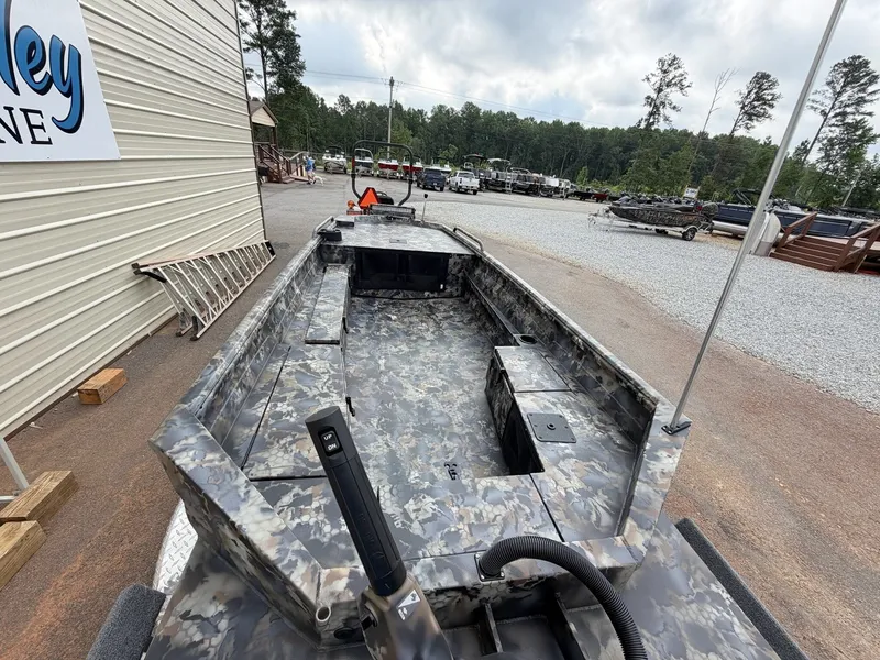Slide: The Image of The image shows an Excel Viper F4 1751 boat with aluminum trailer, parked on a gravel lot. - 4