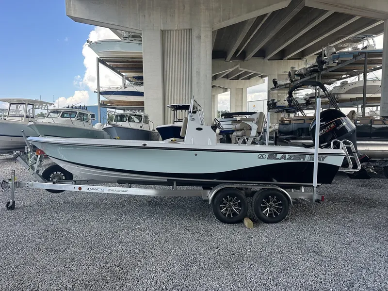 Slide: The Image of Blazer 2200 PURE BAY 2027 - 4
