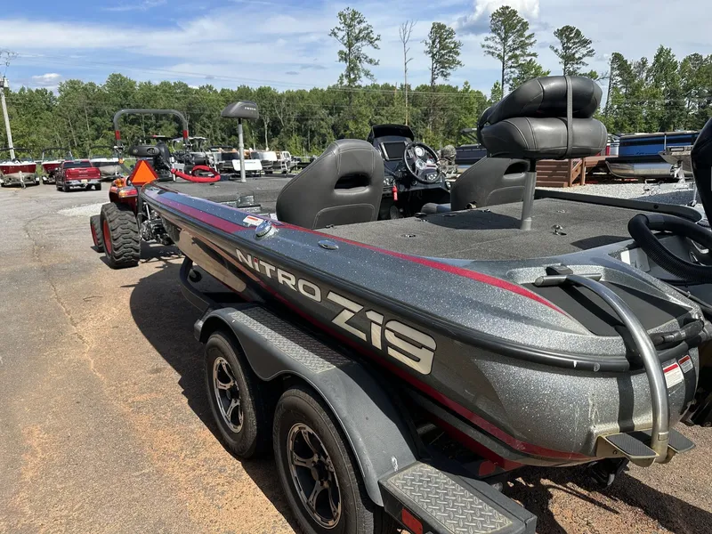 Slide: The Image of 2017 Nitro Z Series Z19-200HP OPTI on a trailer, surrounded by trees and vehicles. - 5