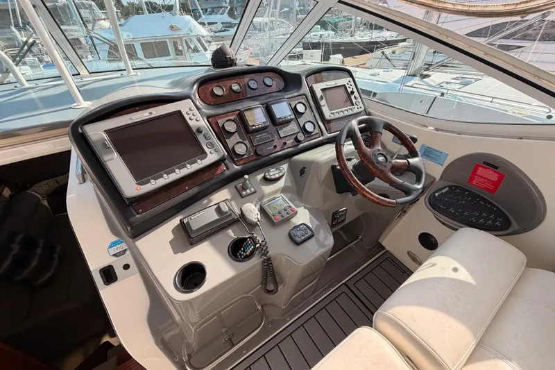 Slide: The Image of Helm of 2005 Cruisers Yachts 405 Express Motoryacht with navigation equipment and steering wheel. - 33