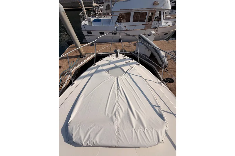Slide: The Image of 2005 Cruisers Yachts 405 Express Motoryacht bow view at marina. - 19