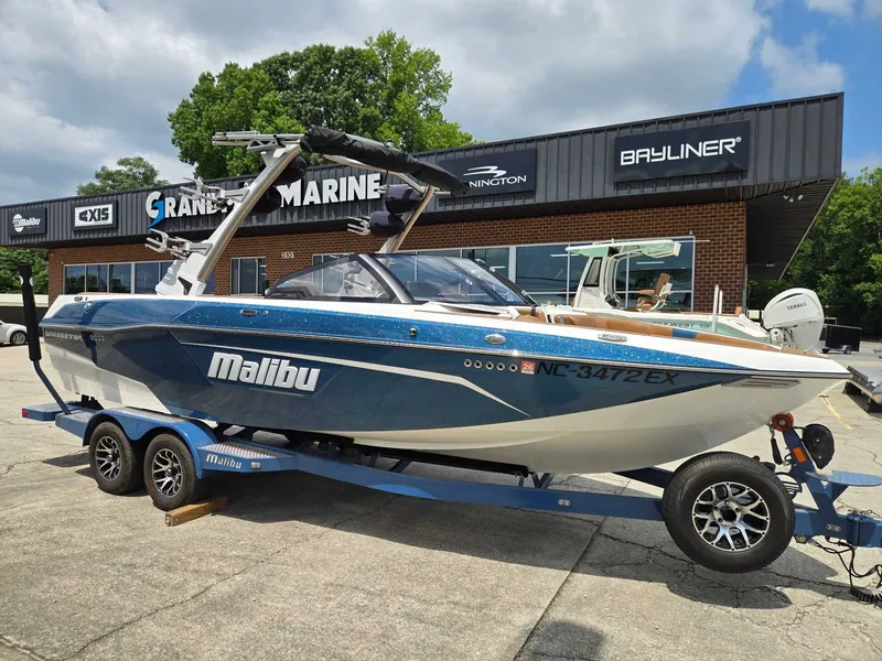 Slide: The Image of Malibu Wakesetter 23 LSV 2022 - 0