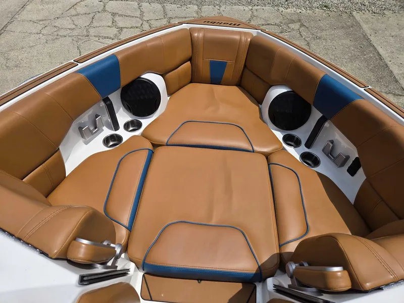 Slide: The Image of Malibu Wakesetter 23 LSV 2022 - 6