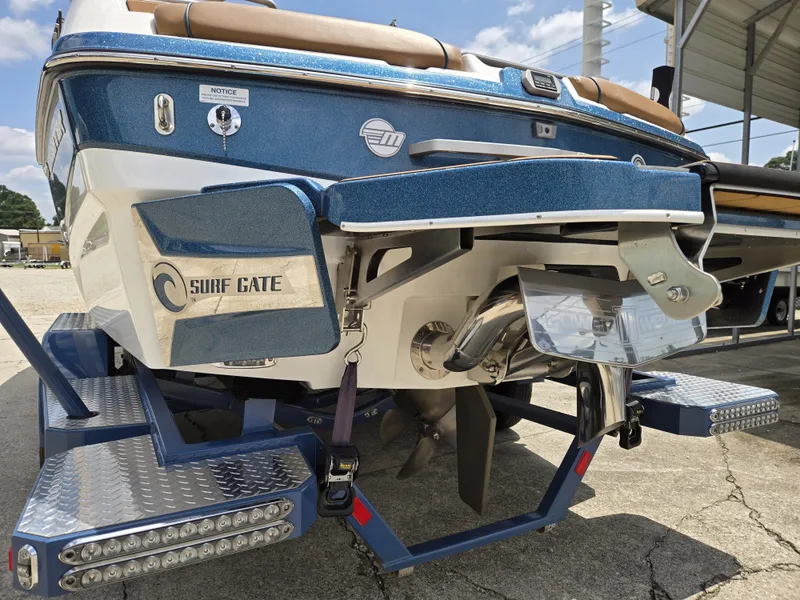 Slide: The Image of Malibu Wakesetter 23 LSV 2022 - 12
