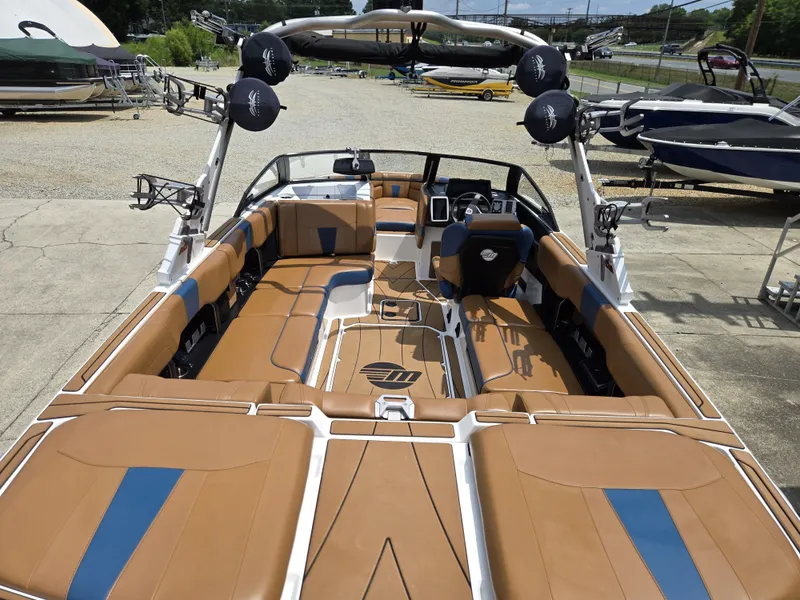 Slide: The Image of Malibu Wakesetter 23 LSV 2022 - 14