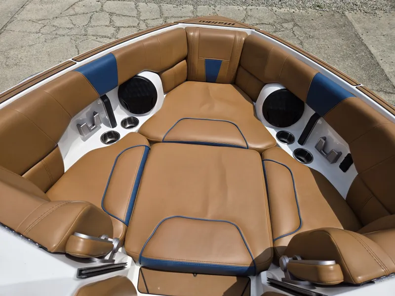 Slide: The Image of Malibu Wakesetter 23 LSV 2022 - 15