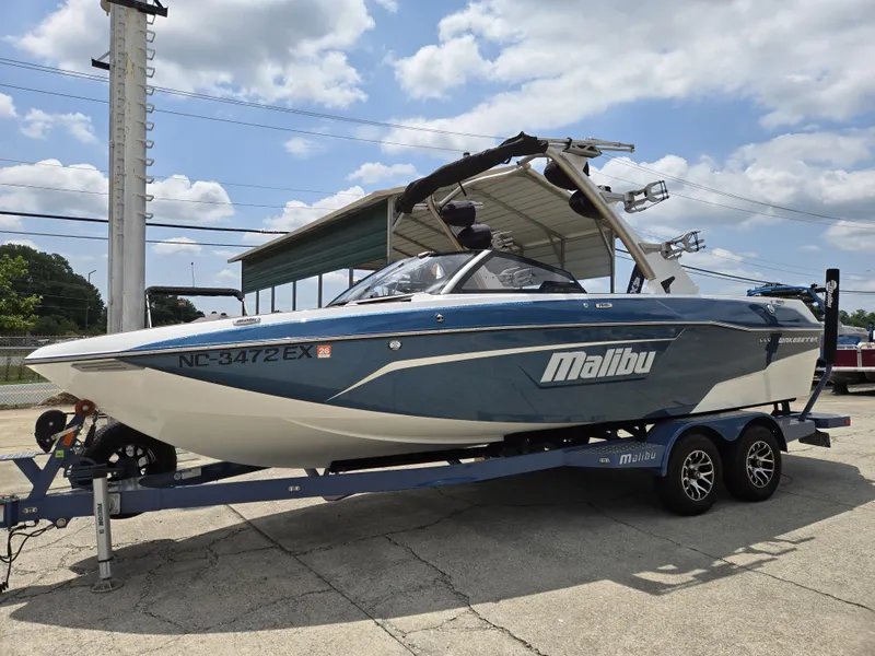 Slide: The Image of Malibu Wakesetter 23 LSV 2022 - 11