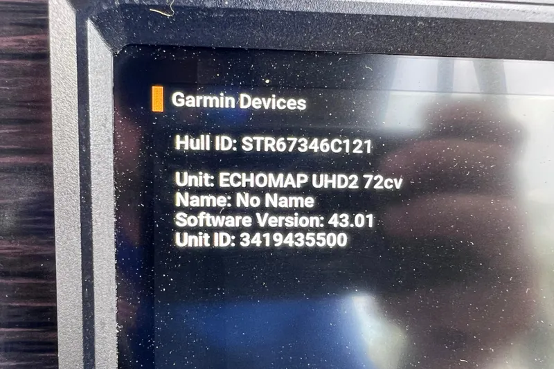 Slide: The Image of Garmin device display on 2021 Starcraft SLS 3, showing hull and unit details. - 39