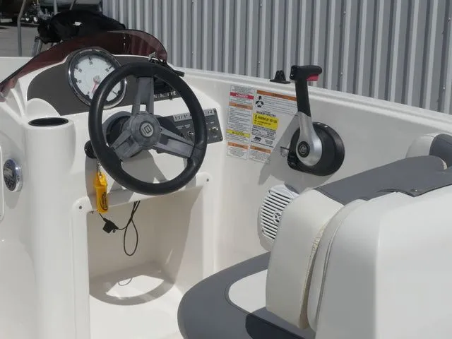 Slide: The Image of Bayliner Element E16 2019 - 27