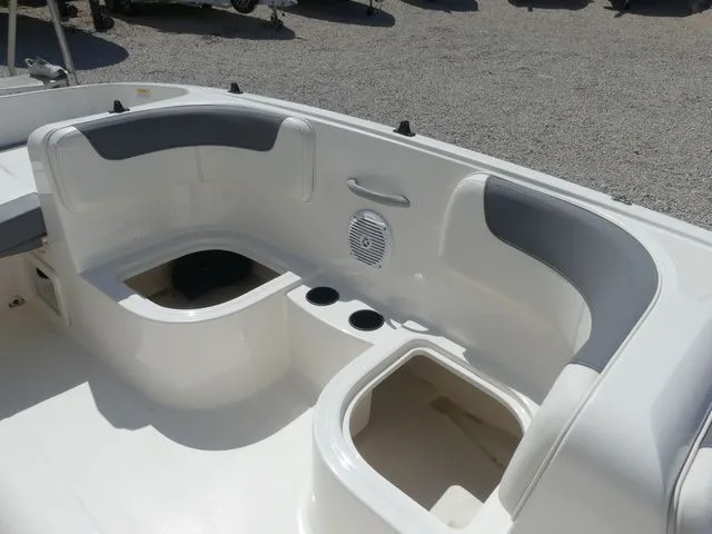 Slide: The Image of Bayliner Element E16 2019 - 30