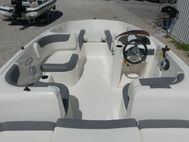 Slide: The Image of Bayliner Element E16 2019 - 25