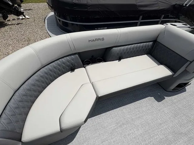 Slide: The Image of Harris Cruiser 230 2026 - 13