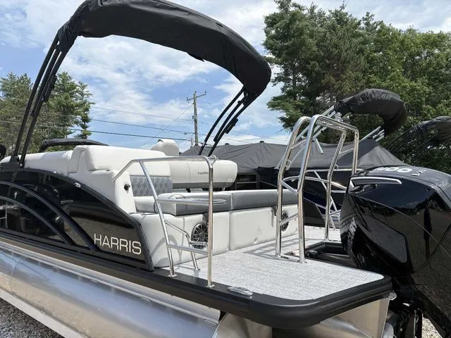 Slide: The Image of Harris Cruiser 230 2026 - 10