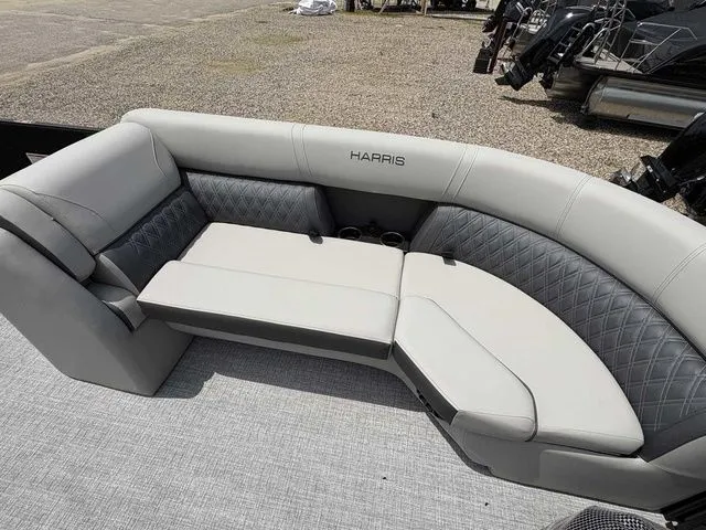 Slide: The Image of Harris Cruiser 230 2026 - 14