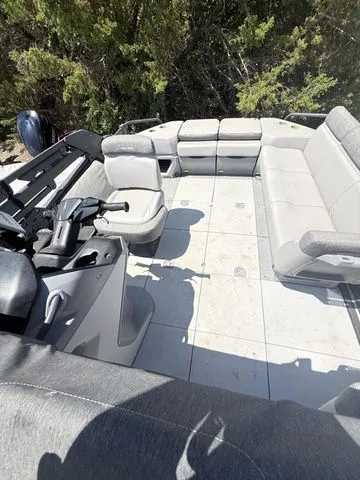 Slide: The Image of Sea-Doo Switch Cruise 21 2024 - 19