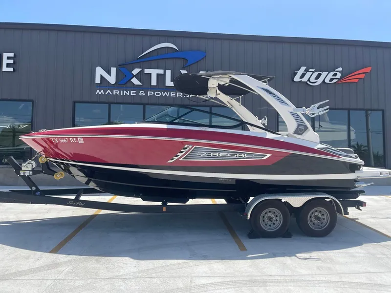 The Image of Regal 2300 Bowrider 2018 - undefined