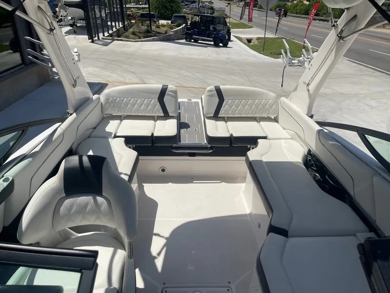 Slide: The Image of Regal 2300 Bowrider 2018 - 15