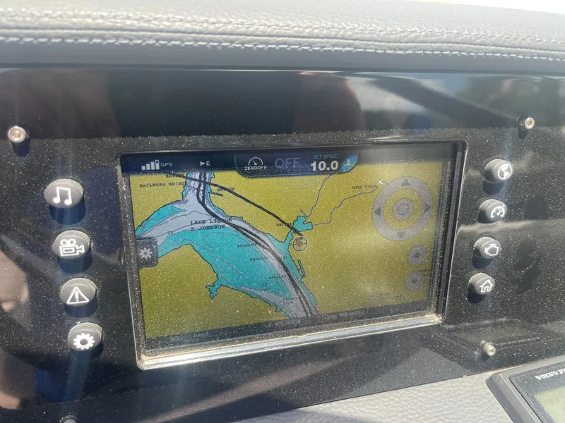Slide: The Image of Regal 2300 Bowrider 2018 - 21