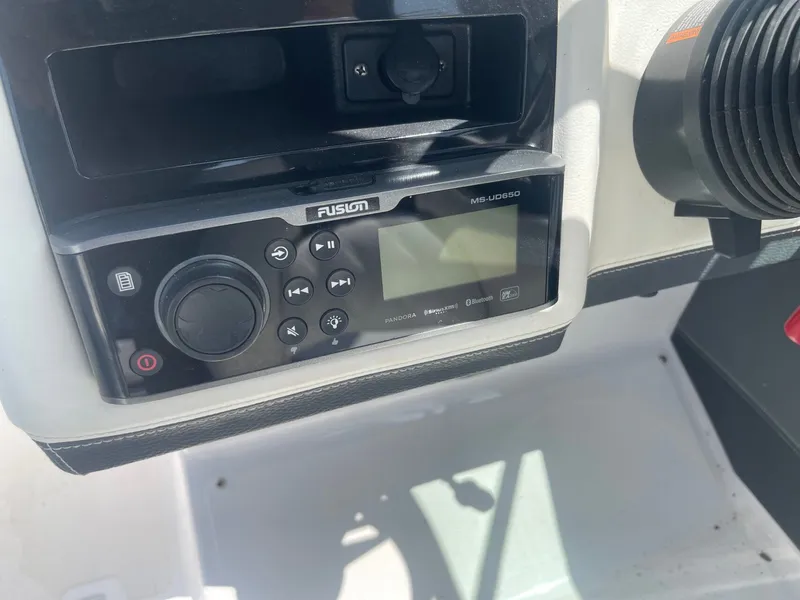 Slide: The Image of Regal 2300 Bowrider 2018 - 18