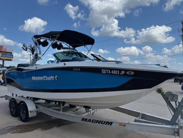 Slide: The Image of MasterCraft X24 2021 - 10