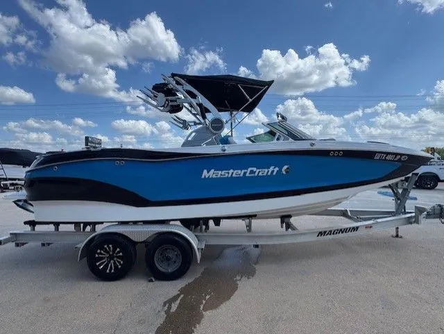 Slide: The Image of MasterCraft X24 2021 - 9