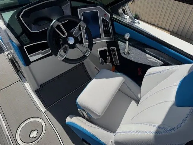 Slide: The Image of MasterCraft X24 2021 - 16