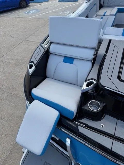 Slide: The Image of MasterCraft X24 2021 - 12