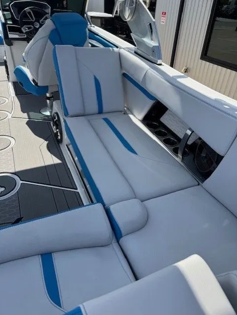 Slide: The Image of MasterCraft X24 2021 - 13