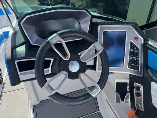 Slide: The Image of MasterCraft X24 2021 - 18