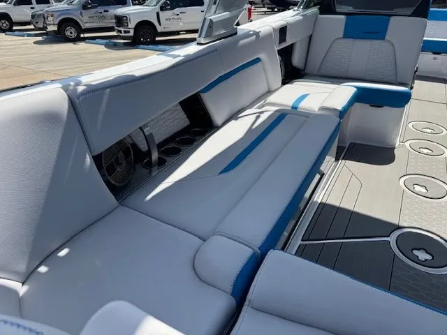 Slide: The Image of MasterCraft X24 2021 - 14