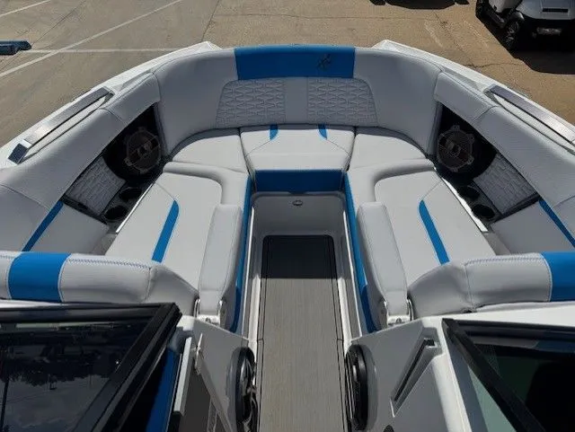 Slide: The Image of MasterCraft X24 2021 - 17