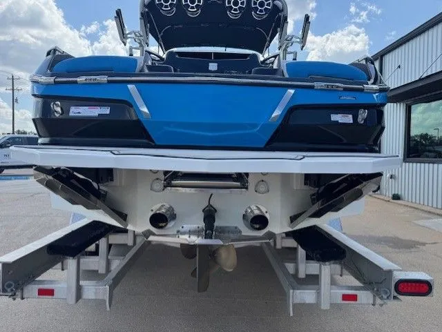 Slide: The Image of MasterCraft X24 2021 - 7
