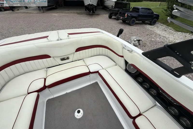 Slide: The Image of Interior of 2014 Malibu Wakesetter 24 MXZ boat with white and red seating. - 15